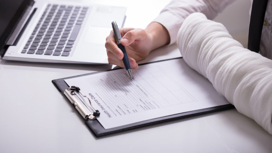 6 Ways A Lawyer Can Help You With Your Injury Claim